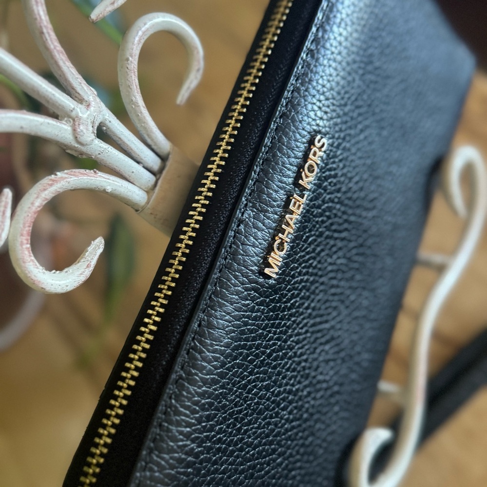 Michael Kors Large Black Continental Wallet - Gold Hardware - Wristlet Strap - Picture 5 of 12